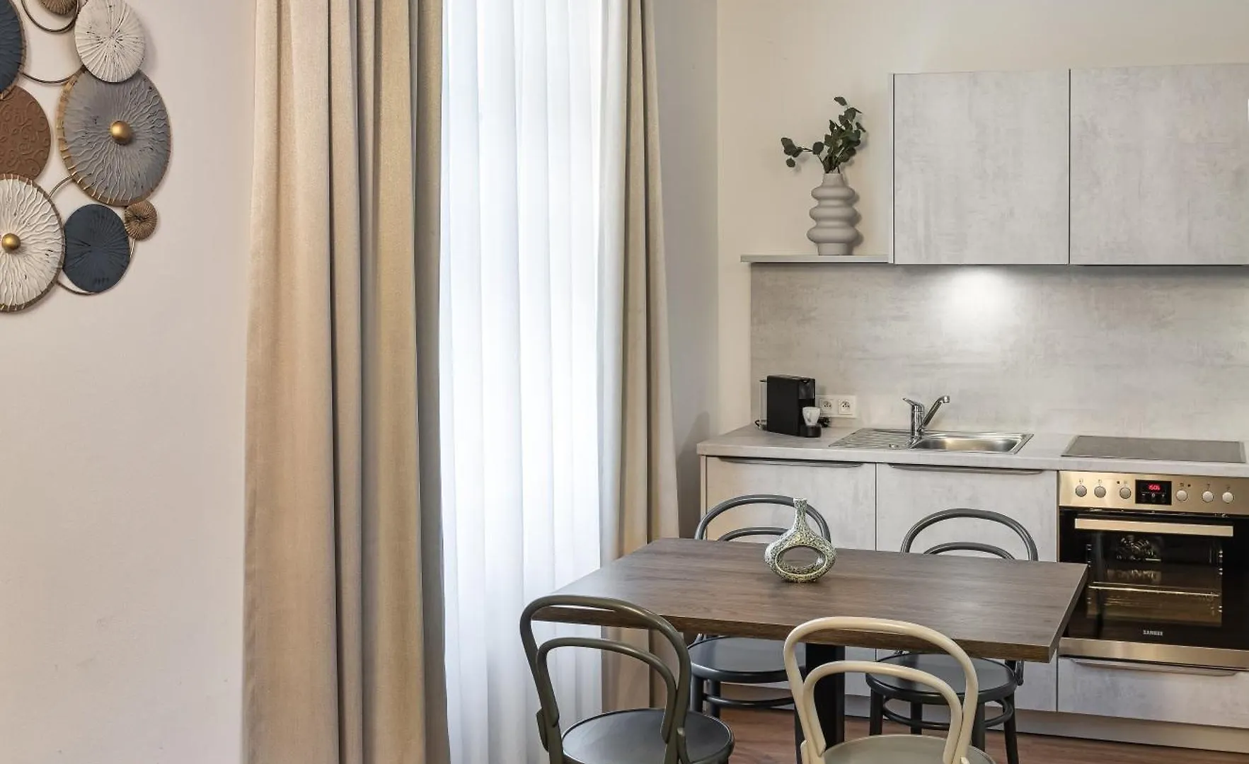 Aparthotel Vn48 Suites By Adrez Praag