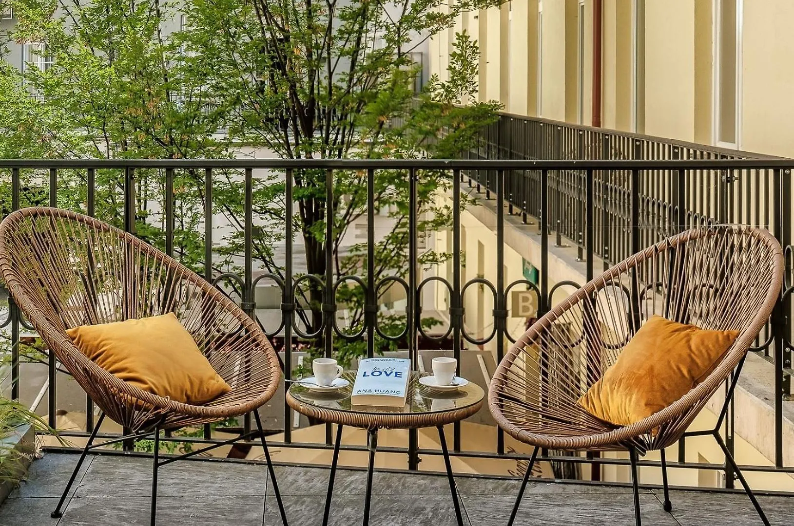 Vn48 Suites By Adrez Praag 4*,