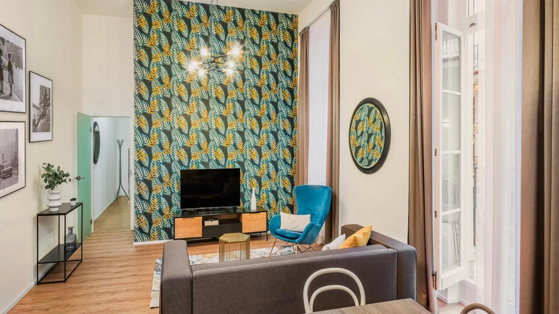 Vn48 Suites By Adrez Praag 4*,