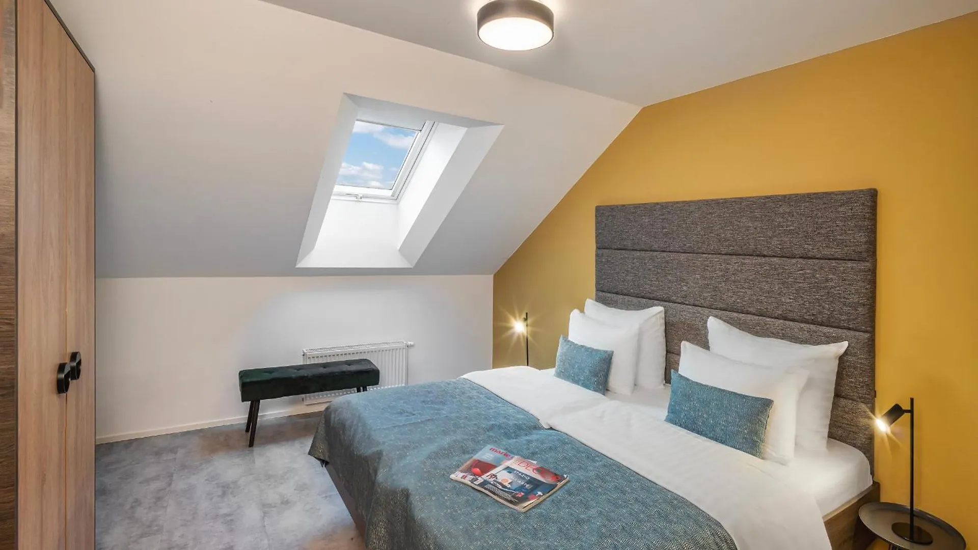 Vn48 Suites By Adrez Praag 4*,
