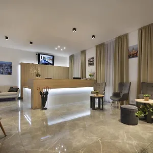 Hotel Season, Praga