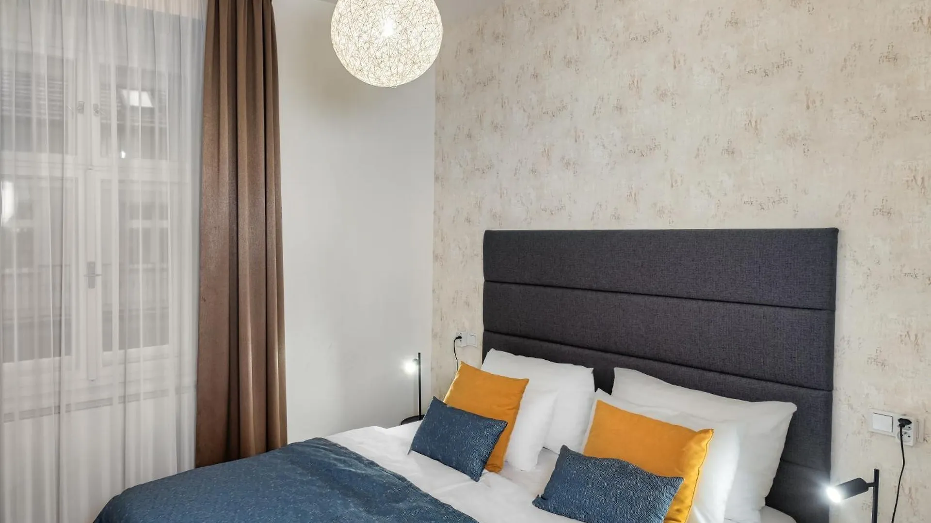 Vn48 Suites By Adrez Prag 4*,